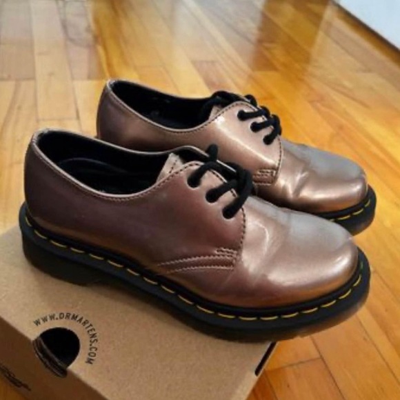 COPY - Dr.Martens rose gold shoes - Picture 1 of 3